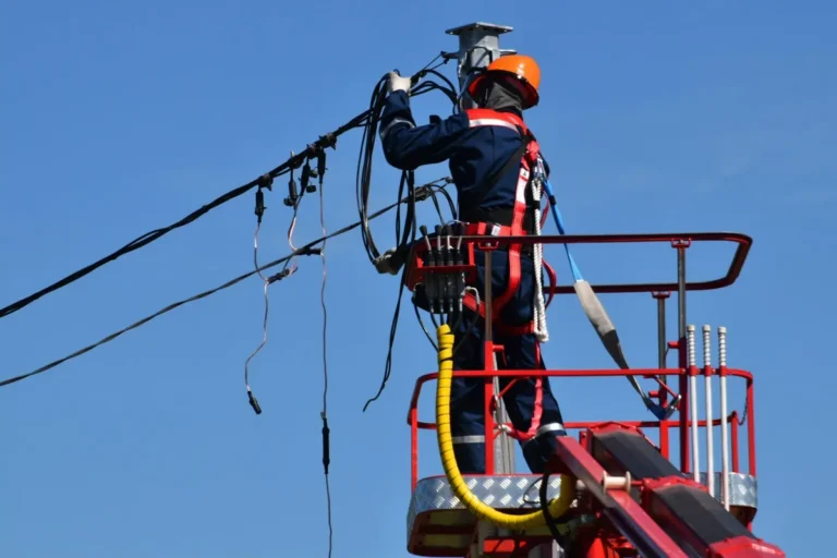 Fort Worth Electrical Customers: 5 Decision Factors That Win Jobs